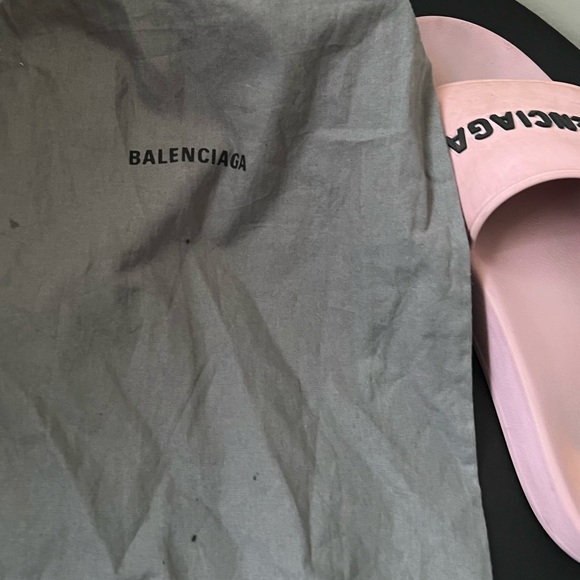 BALENCIAGA SIZE 10 COMES WITH BOX & DUST BAG - Picture 3 of 4